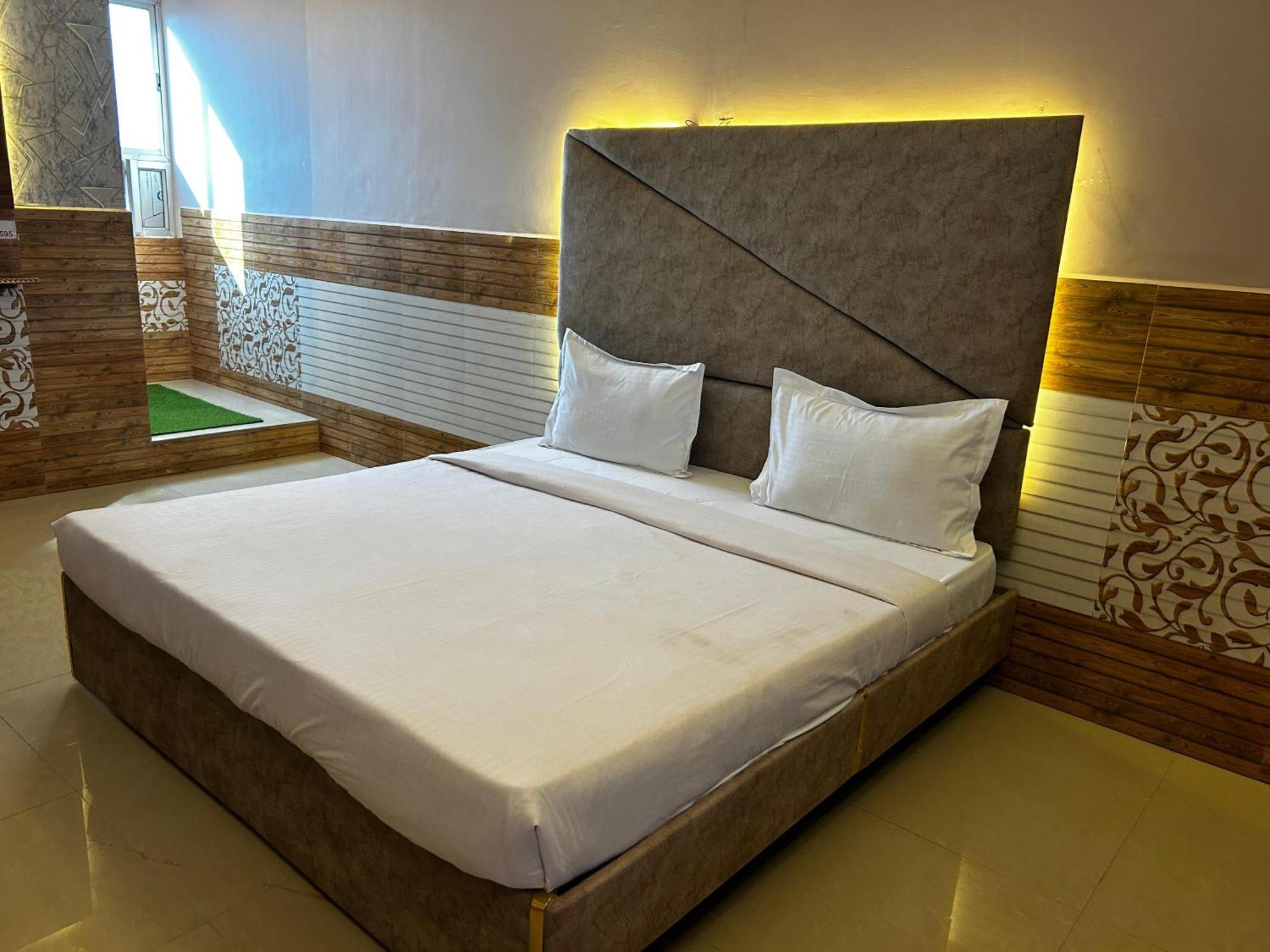 Hotels7Apple Mahoba Ngoại thất bức ảnh